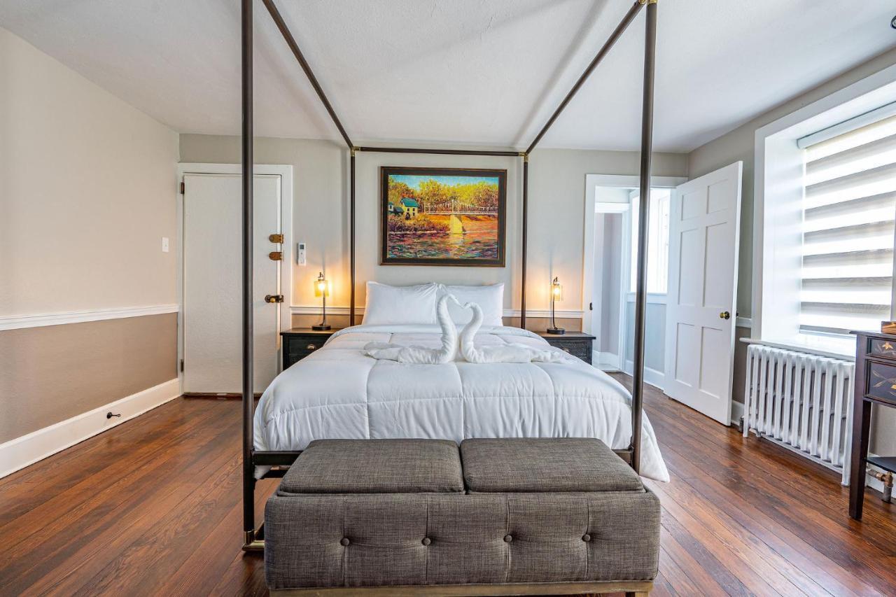 Chimney Hill Estate Inn แลมเบิร์ตวิลล์ ภายนอก รูปภาพ