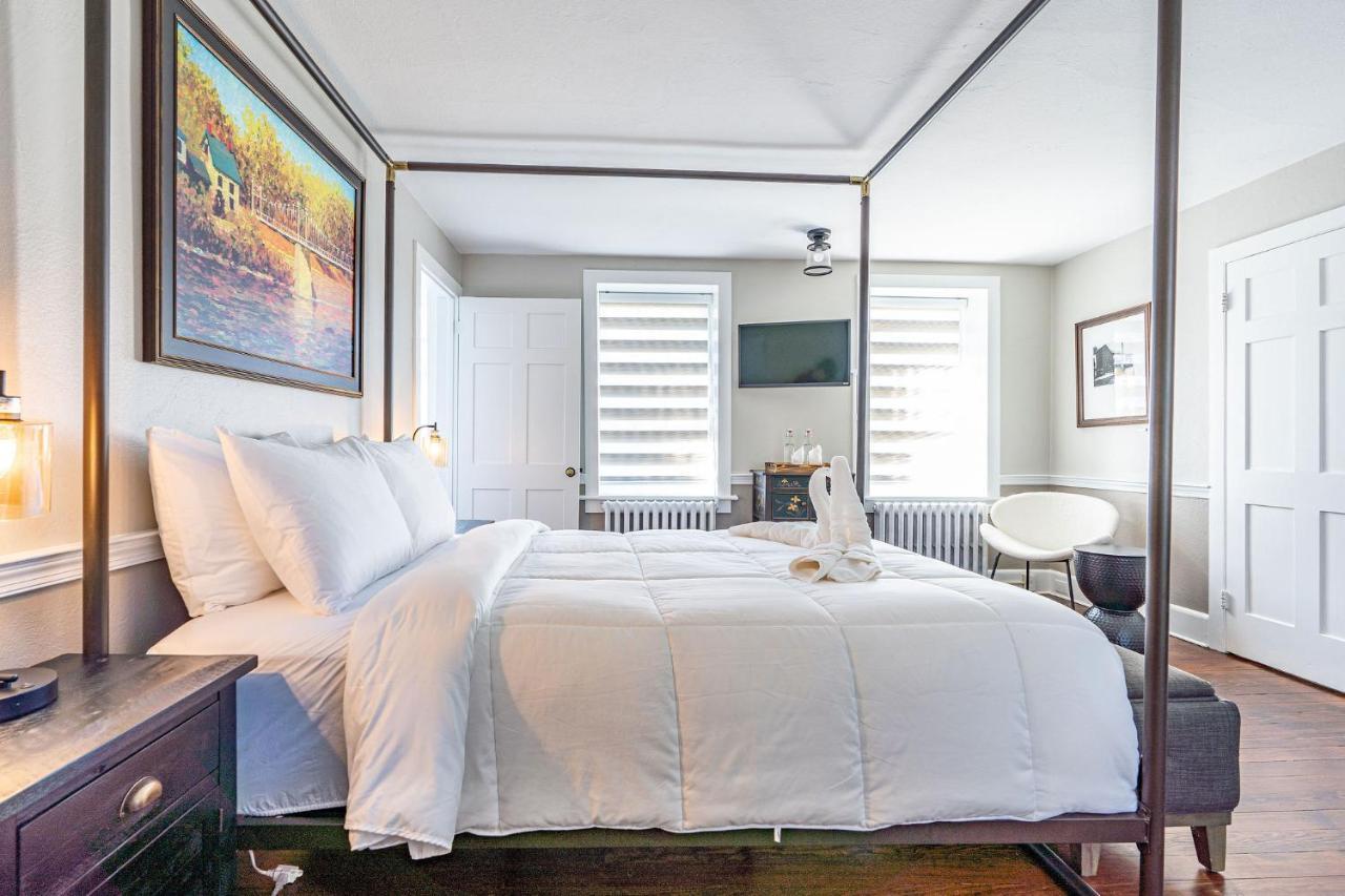 Chimney Hill Estate Inn แลมเบิร์ตวิลล์ ภายนอก รูปภาพ
